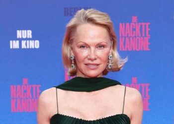 Pamela Anderson and Tom Cruise dating rumors heat up - Celebrity News - Entertainment