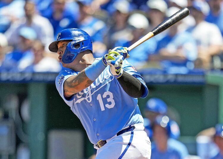 Perez paces Royals in 8-6 victory against Mariners