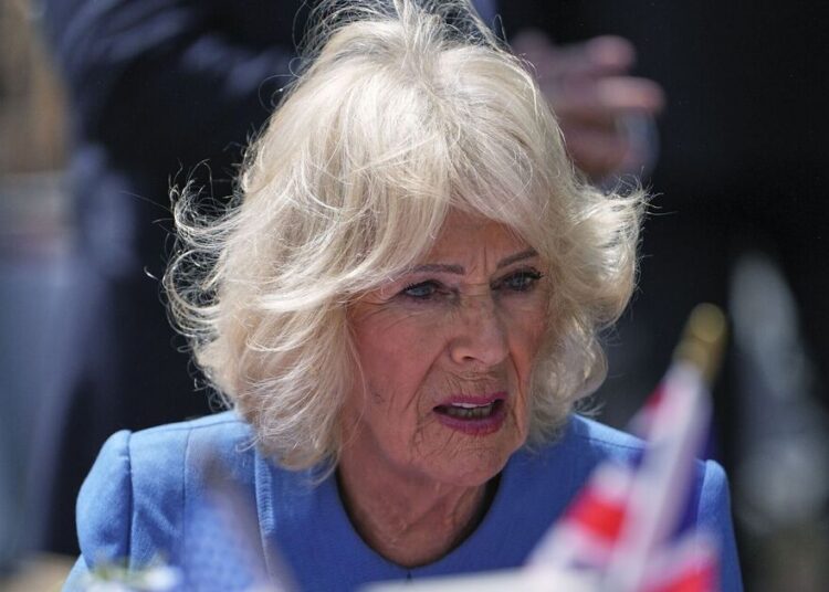 Queen Camilla awkwardly ditches Melania Trump's $40,700 gift - Celebrity News - Entertainment