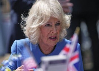 Queen Camilla ditches £30,000 accessory gifted by Melania Trump during US state visit | Royal | News