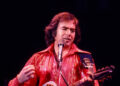 Rare New Photos of This Beloved '70s Music Icon Have Fans Emotional Seeing Him Looking Well