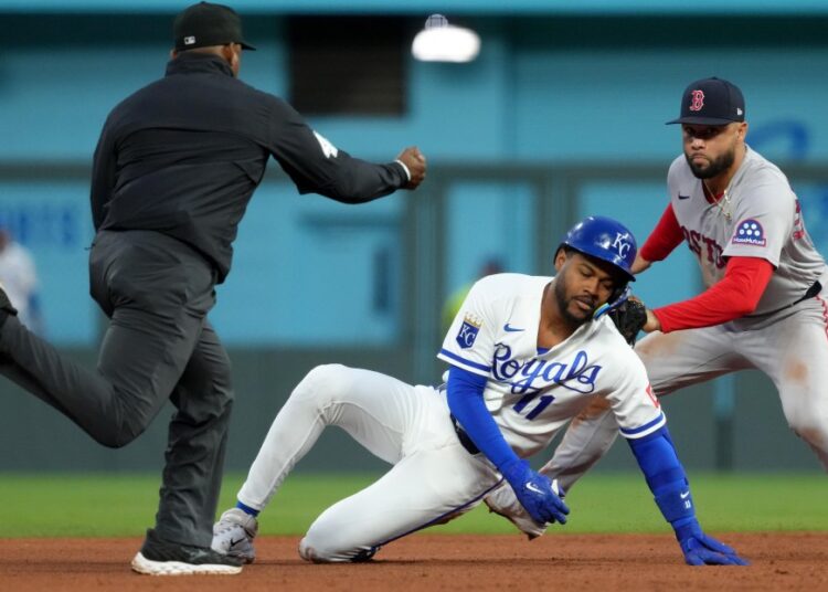 Red Sox 7, Royals 1: Boston receives a mountain of gifts in the flat countryside of Kansas City