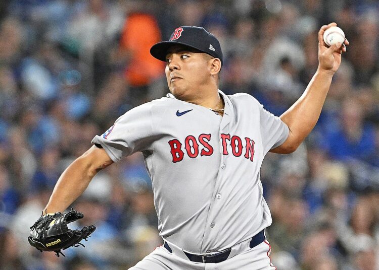 Red Sox pull away from Royals