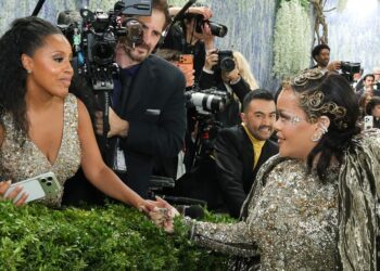 Rihanna’s Heartfelt Moment With Sheinelle Jones Makes Fans Emotional