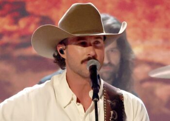 Riley Green Performs Surprise Set After ‘Voice’ News