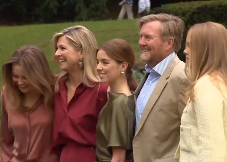 Royal family in Netherlands pose for photographers in Clingendael Park