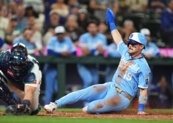 Royals beat Mariners 3-2 in 10 innings