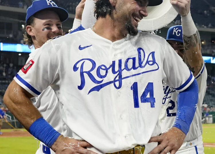 Royals bring the fun in 6-2 win over Guardians