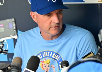 Royals have few answers for offensive woes