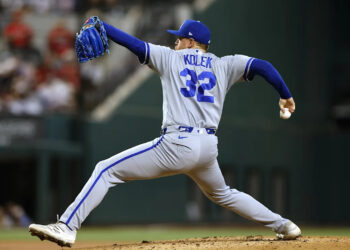 Royals lose third straight blowout, this time to Rangers, 9-1