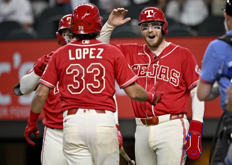 Royals vs Rangers Picks, Predictions & Betting Splits