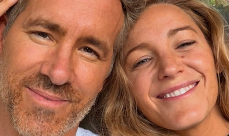 Blake Lively & Ryan Reynolds photo selfie