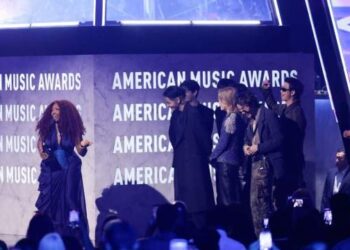 SZA Fangirls Over BTS in AMAs Winning Speech