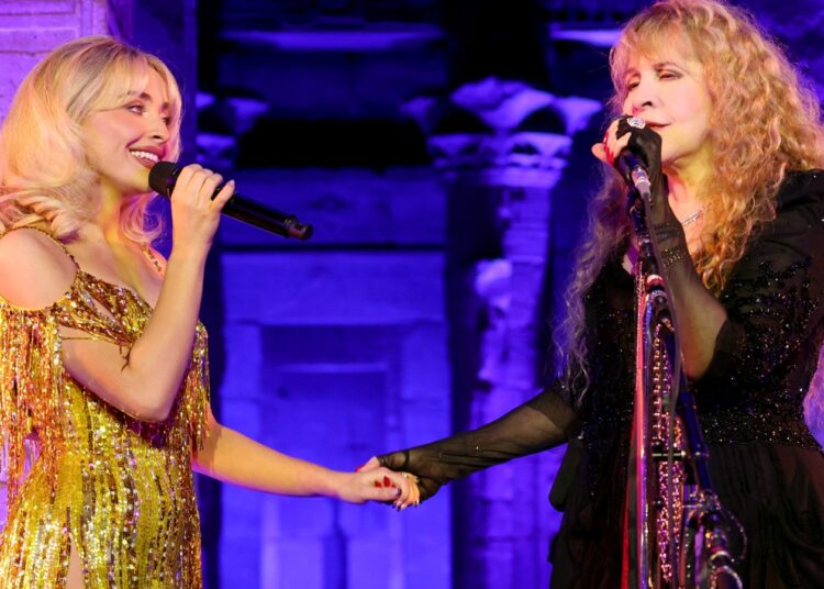Sabrina Carpenter and Stevie Nicks Perform 'Landslide' at the Met Gala