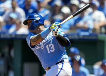 Salvy leads the charge, Royals take series against Seattle, 8-6