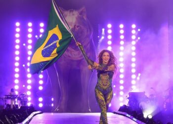 Shakira Concert Draws 2 Million to Rio De Janeiro Beach