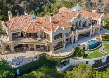 Sharon Tate murder mansion up for rent for whopping six-figure sum - Celebrity News - Entertainment