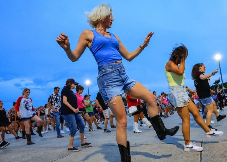 Summer outdoor dancing and live music events on Long Island