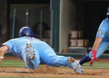 Texas Rangers close out May with win to sweep Kansas City Royals