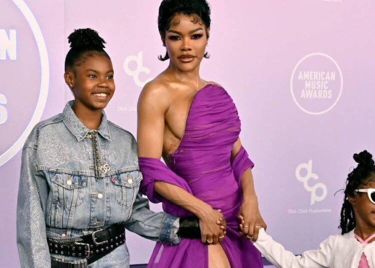 Teyana Taylor & Her Daughters Clearly Got the Fashion Memo at the AMAs