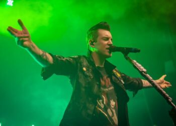 Theory of a Deadman's Tyler Connolly Discusses New Music + Tour