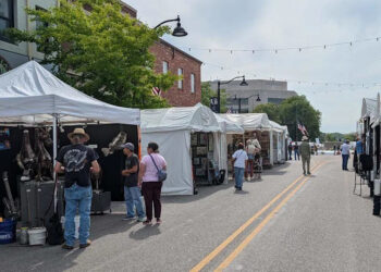Art on the Square 2026 kicked off Friday afternoon in downtown Belleville as folks arrived early to look at different artworks, including metal sculptures by artist Mark Dietzel (at left).