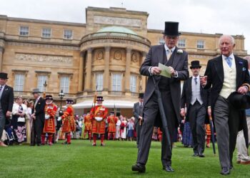 'We went to Buckingham Palace party and here's what we ate'