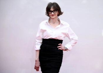 What happened to Joan Cusack? Actor makes 1st red carpet appearance in 11 years at 'Toy Story 5' premiere.