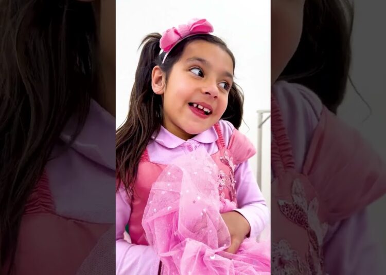 Ellie’s Dress Disaster & Magical Makeover for the Royal Ball!
