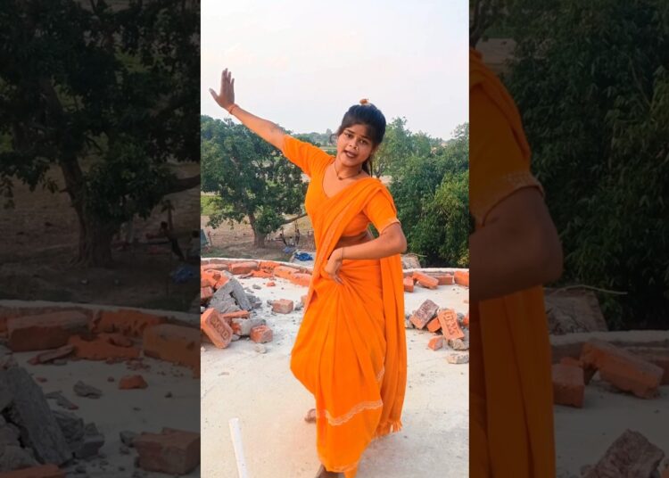Ek Bar Rani Kahda #shorts #dance #bollywood #song #music #officialaayushichauhan
