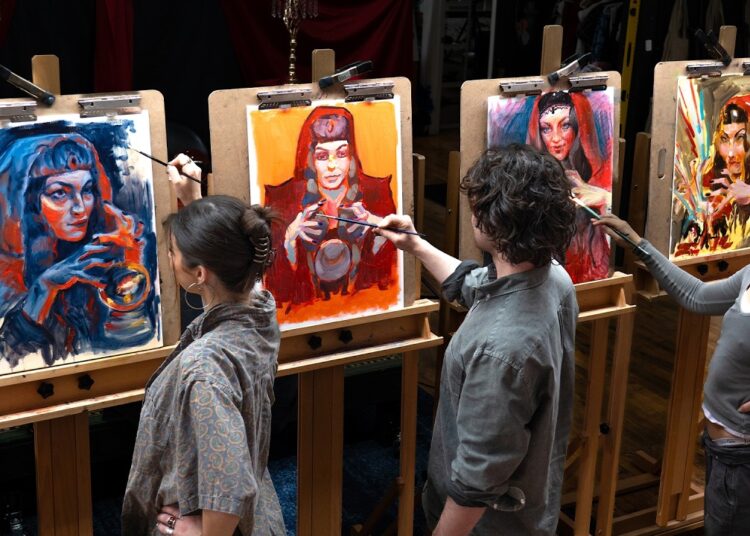 4 Pro Artists vs. Painting ONLY with Their Fingers