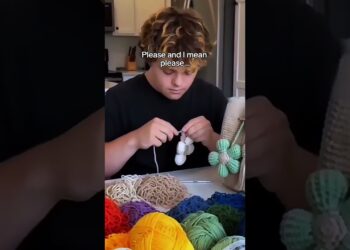 Are his bags worth it? ❤️🥺 #crochet #handmade #artist #artsandcraft