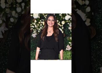 Zaheer loves pranking on Sona#kapilsharma #sonakshisinha #zaheeriqbal #bollywood #celebrity #shorts