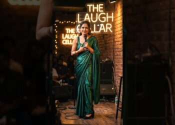 Mohalla Gossip 🤣😂 stand-up comedy| funny | trendingshorts| ytsshorts