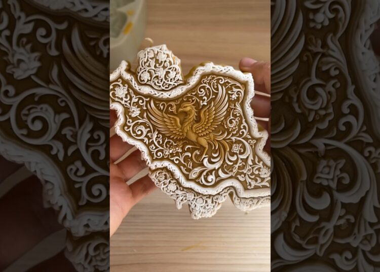 Iranian bird Simorgh candle diy #candle #art #iran #gold #golden