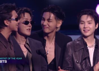 BTS Accepts the Award for Artist of the Year [52nd American Music Awards]