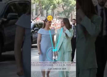 What a Sister Bond!✨ Both Carrying the Same Purse#royal #leonor #sofia #princess#new.