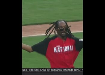Snoop Dogg celeb softball highlight reel 😭