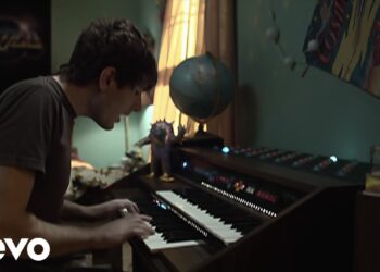Owl City – Fireflies (Official Music Video)