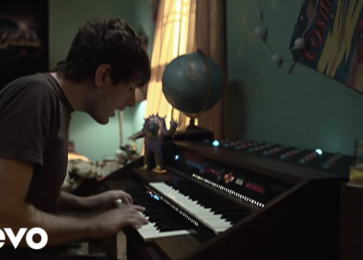 Owl City – Fireflies (Official Music Video)