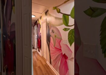 I hired an Emmy Nominated Artist (my sister) to paint a Pl(art) Mural in my Hallway! 🪴🌸🎨🖌️🖼️