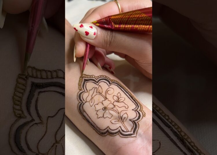 Intricate details made effortless. Sit back, relax, and learn the art of henna. 🌿#viral#henna#love
