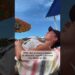 QUANDO SEI IN SPIAGGIA E INVECE DI RILASSARTI FAI GOSSIP #gossip #inspiaggia #sottolombrellone