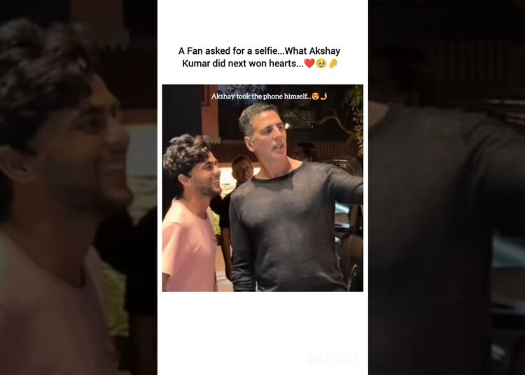 His Reaction Says It All 🥹❤️#akshaykumar #fans #emotional #hearttouching #shorts