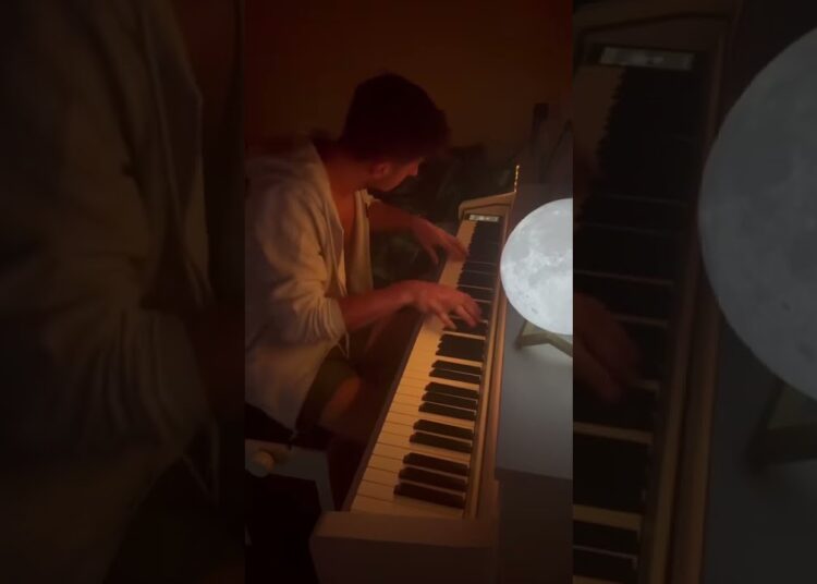 Royalty – Ezgod and Maestro Chives (piano cover)