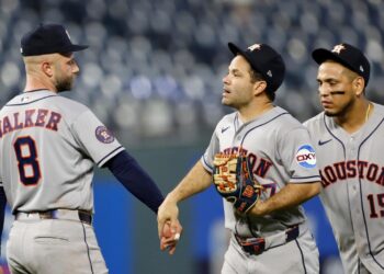 Astros rally past Royals 8-7 after Altuve ties it and a ninth-inning miscue