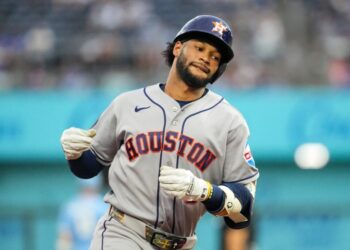Astros rally with four homers to outlast Royals - Field Level Media - Professional sports content solutions