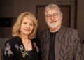 Soprano Renée Fleming and banjo player Béla Fleck are touring together across the United States this year, performing American bluegrass and folk music, from Walt Disney Concert Hall in Los Angeles to Carnegie Hall in New York.