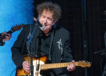 Bob Dylan Hired a New Guitar Player, but Big Questions Linger