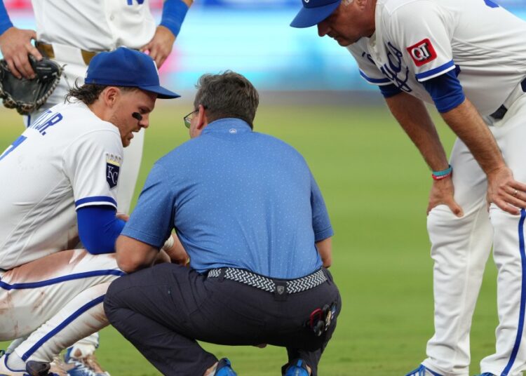 Bobby Witt Jr. has a Grade 1 MCL sprain